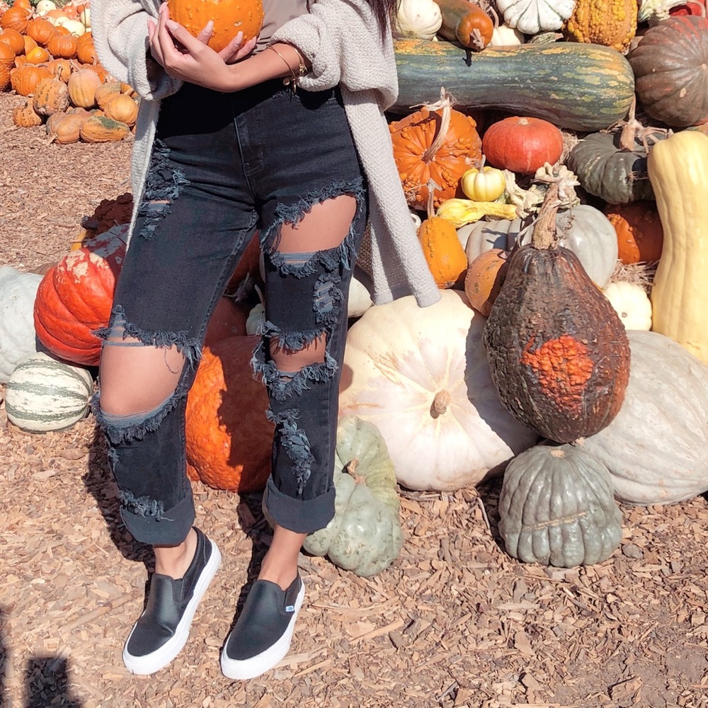 ootdfash distressed high wasted jeans